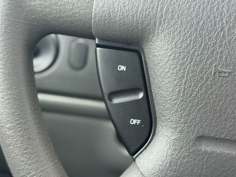 Used 2005 Ford Expedition XLT image 26