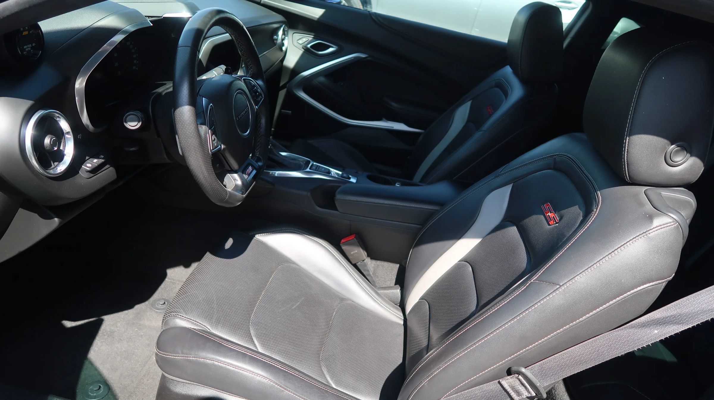Used 2018 Chevrolet Camaro SS RWD image 18