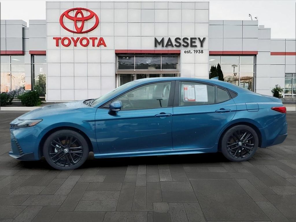 Used 2025 Toyota Camry SE FWD image 6