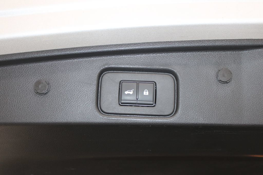 Used 2025 Nissan Pathfinder SL FWD image 19