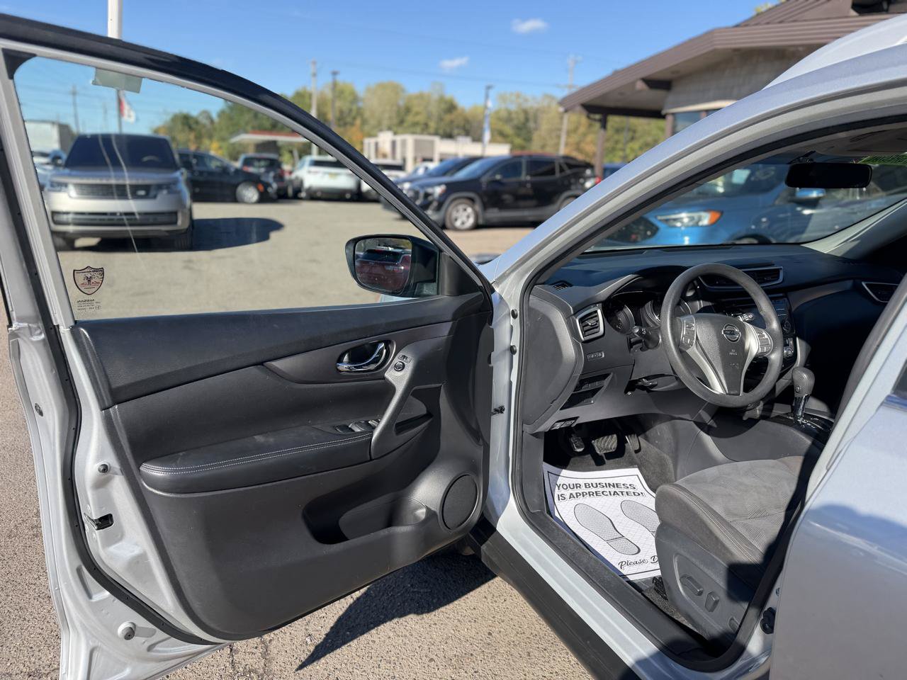 Used 2016 Nissan Rogue SV FWD image 11