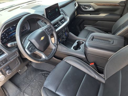 Used 2023 Chevrolet Tahoe Premier AWD/4WD image 14