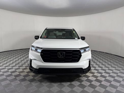 Used 2024 Honda Pilot LX image 2