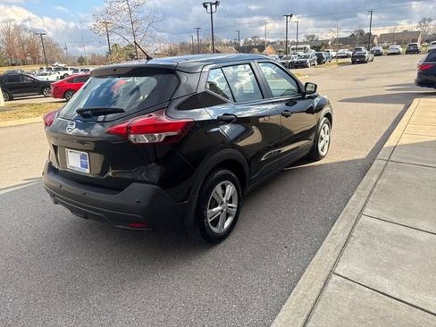 Used 2020 Nissan Kicks S image 4
