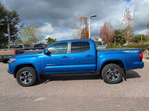 Used 2018 Toyota Tacoma TRD Sport w/ Technology Package image 3