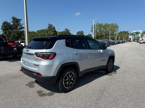 Used 2026 Jeep Compass Trailhawk AWD/4WD image 3