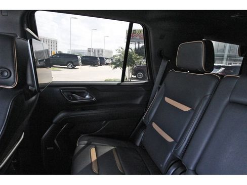 Used 2024 GMC Yukon AT4 w/ AT4 Premium Package AWD/4WD image 10