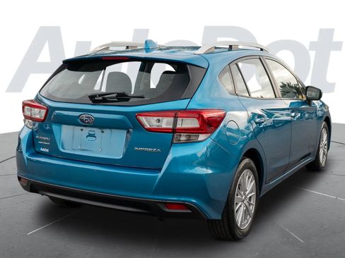 Used 2018 Subaru Impreza 2.0i Premium image 3
