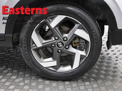 Used 2023 Hyundai Venue SEL image 34