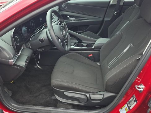Used 2024 Hyundai Elantra SEL w/ Convenience Package image 6