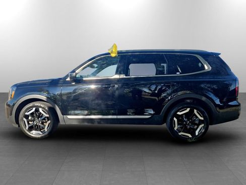 Used 2024 Kia Telluride EX w/ EX Captain's Chair Package image 10