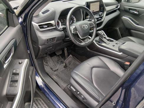 Used 2023 Toyota Highlander XLE FWD image 10