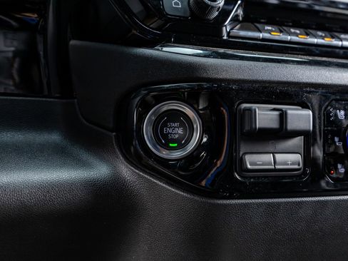 Used 2025 Chevrolet Silverado 1500 ZR2 w/ Technology Package image 21