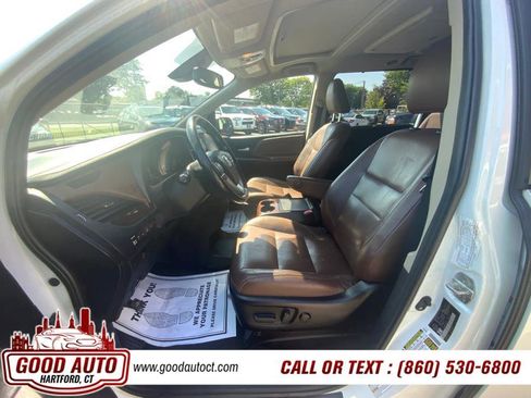 Used 2018 Toyota Sienna XLE AWD 7-Passenger (Natl) image 5