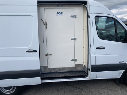 Used 2013 Freightliner Sprinter 2500 RWD image 41