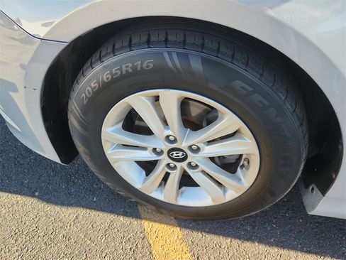 Used 2014 Hyundai Sonata GLS image 16