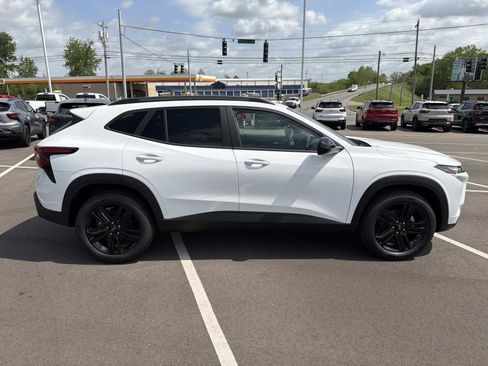 New 2026 Chevrolet Trax ACTIV w/ Sunroof Package FWD image 8