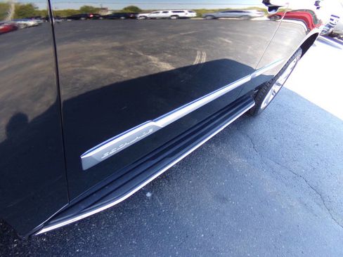Used 2019 Cadillac Escalade Luxury AWD/4WD image 43