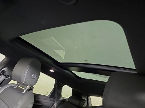 Certified 2023 Land Rover Range Rover Evoque R-Dynamic SE image 11