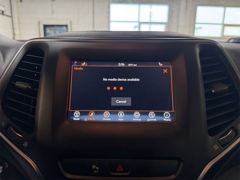 Used 2019 Jeep Cherokee Latitude Plus w/ Cold Weather Group image 19