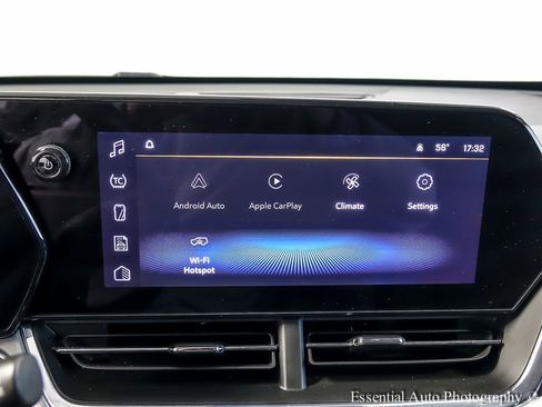 Used 2025 Chevrolet Trax LT w/ LT Convenience Package FWD image 14