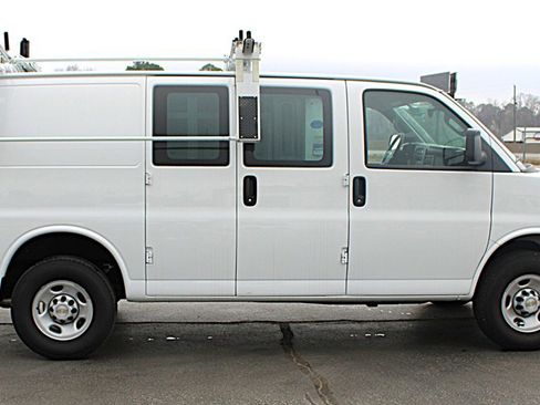 Used 2024 Chevrolet Express 2500 w/ Driver Convenience Package image 8