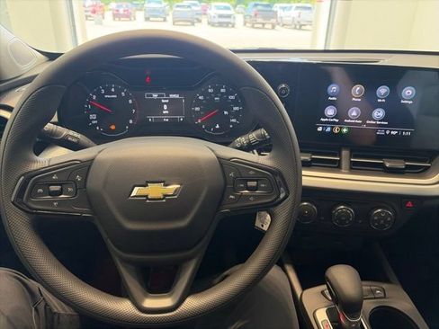 Used 2026 Chevrolet Trax LS w/ LS Convenience Package FWD image 13