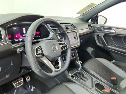 Used 2023 Volkswagen Tiguan SE R-Line image 18