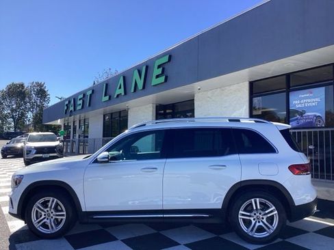 Used 2021 Mercedes-Benz GLB 250 4MATIC w/ Premium Package image 2