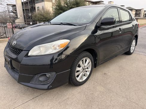 Used 2010 Toyota Matrix image 1