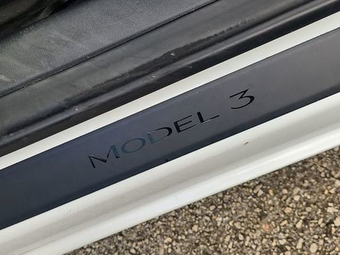 Used 2023 Tesla Model 3 Standard Range image 31