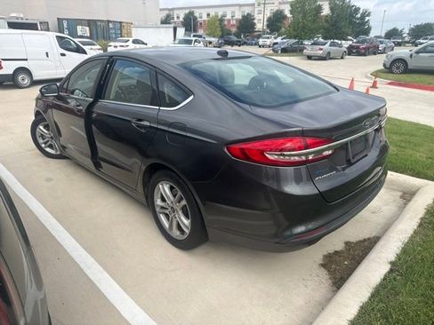 Used 2018 Ford Fusion SE FWD image 5