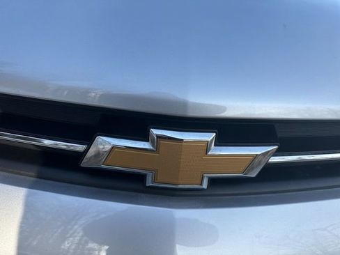 Used 2022 Chevrolet Trax LT w/ LT Convenience Package image 9