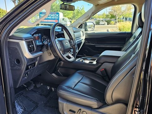 Used 2024 Ford Expedition XLT image 13
