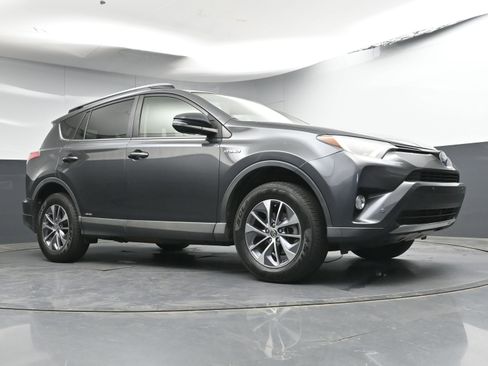 Used 2018 Toyota RAV4 XLE w/ Convenience Package image 24