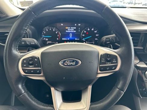 Used 2021 Ford Explorer Limited w/ Equipment Group 301A AWD/4WD image 18