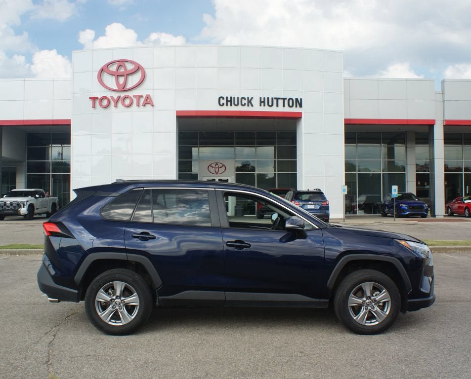 Used 2025 Toyota RAV4 XLE AWD/4WD image 1