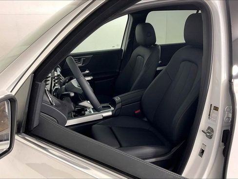 New 2026 Mercedes-Benz GLB 250 4MATIC image 9