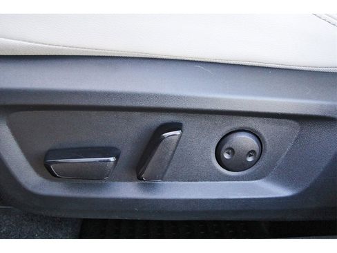 Used 2023 Nissan Rogue SL image 25