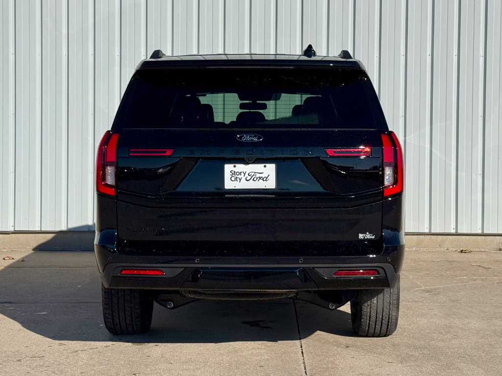 New 2025 Ford Expedition Platinum w/ Stealth Performance Package AWD/4WD image 4