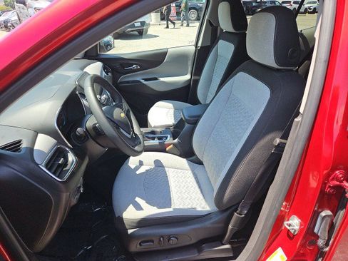 Used 2024 Chevrolet Equinox LT FWD image 18