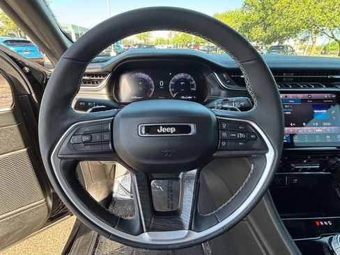 Used 2024 Jeep Grand Cherokee Limited w/ Black Appearance Package RWD image 12