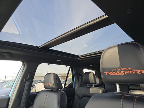 Used 2023 Honda Pilot TrailSport image 9