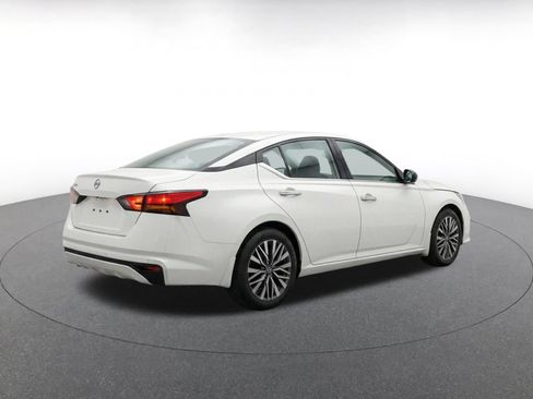 Used 2025 Nissan Altima 2.5 SV FWD image 9