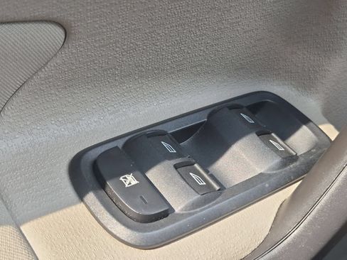 Used 2016 Ford Fiesta SE w/ Cold Weather Package FWD image 29