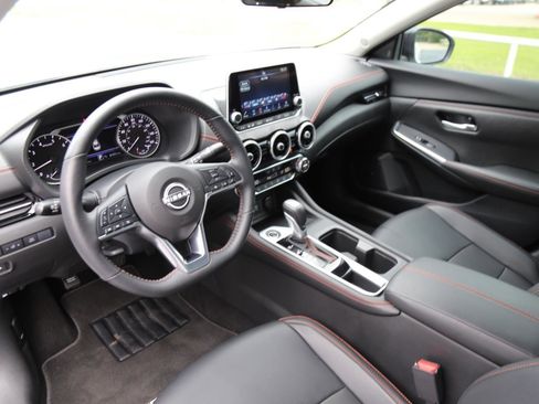 Used 2025 Nissan Sentra SR w/ SR Premium Package image 5