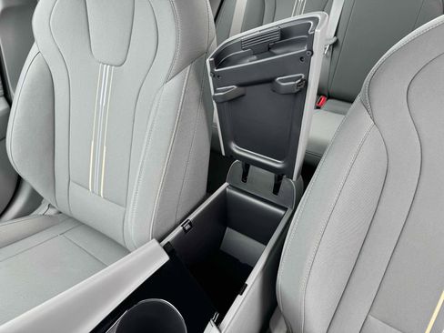 New 2025 Hyundai Elantra SEL FWD image 18