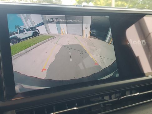 Used 2024 Jeep Wrangler Unlimited Rubicon image 26