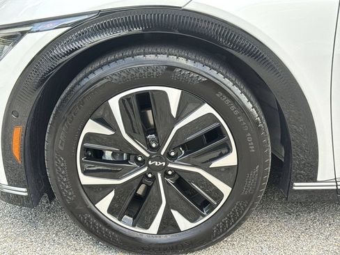 Used 2024 Kia EV6 Wind w/ Wind Technology Package AWD/4WD image 18