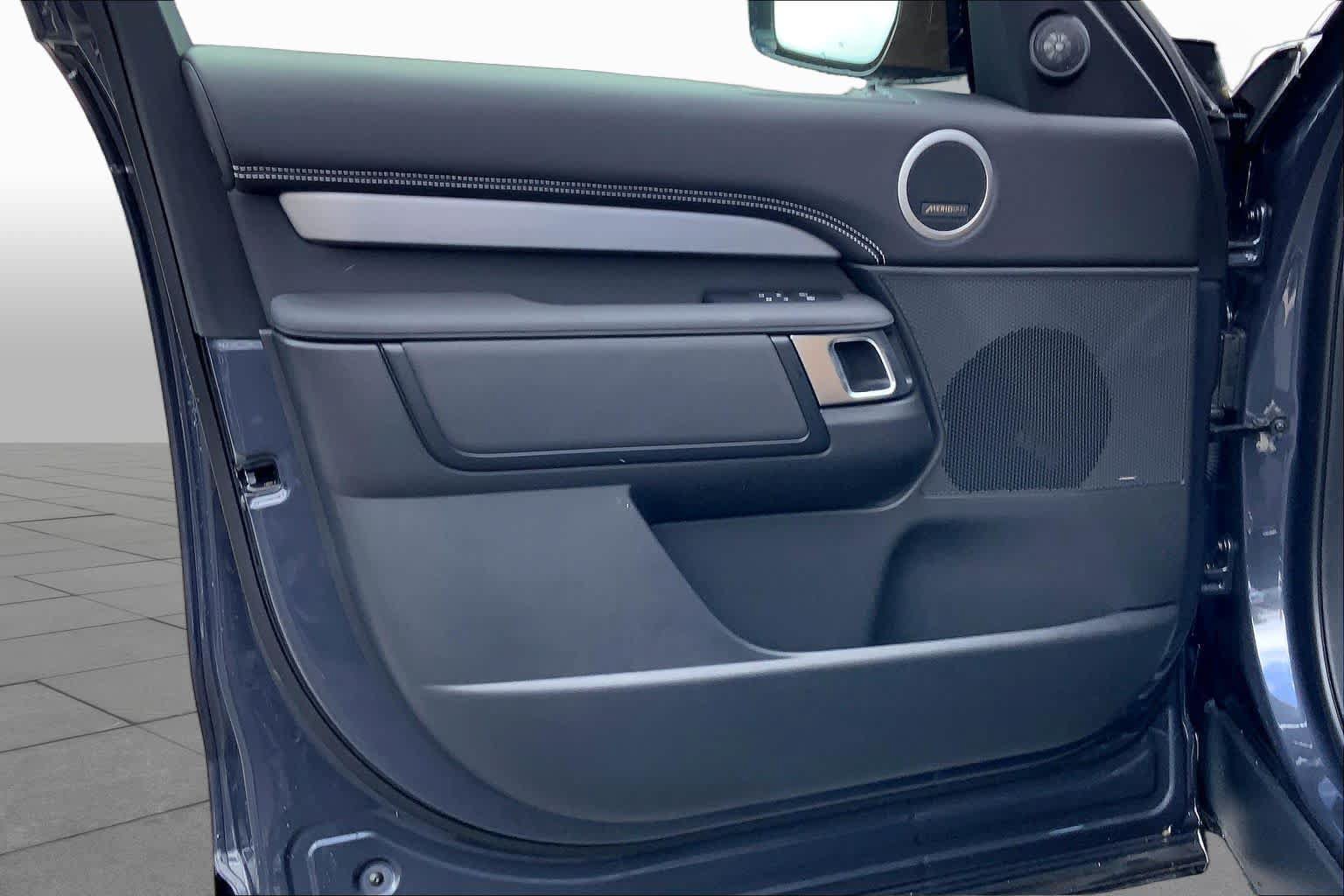 New 2026 Land Rover Discovery Dynamic SE AWD/4WD image 11